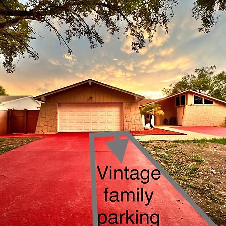 Villa Vintage Family Scape + Heated Pool&Discount Tampa Exterior foto