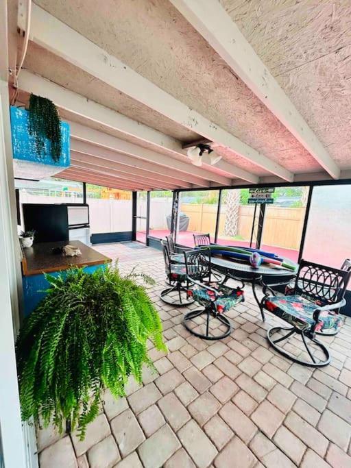 Villa Vintage Family Scape + Heated Pool&Discount Tampa Exterior foto