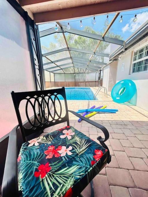 Villa Vintage Family Scape + Heated Pool&Discount Tampa Exterior foto